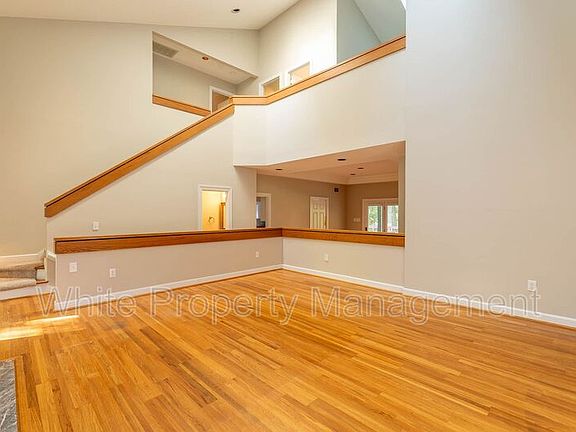 5th image of 5054 Marci Ln