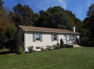 562 N Quaker Ln, Hyde Park, NY 12538