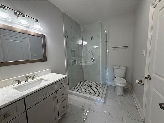 5th image of 2050 Cypress St