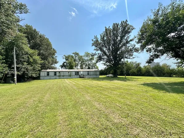 2304 Ingraham Ln, Ingraham, IL 62434