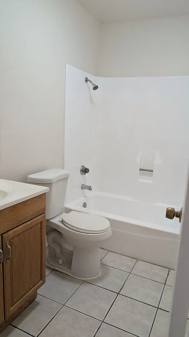 504-512 W. Berkeley Ct. — Photo 2