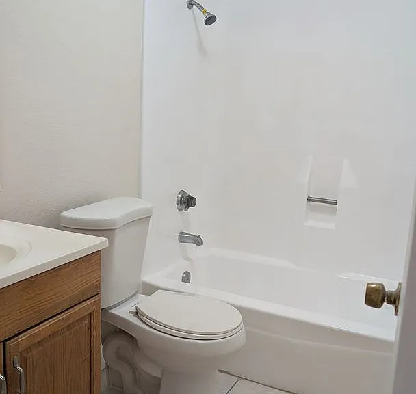 504-512 W Berkeley Ct — Photo 2