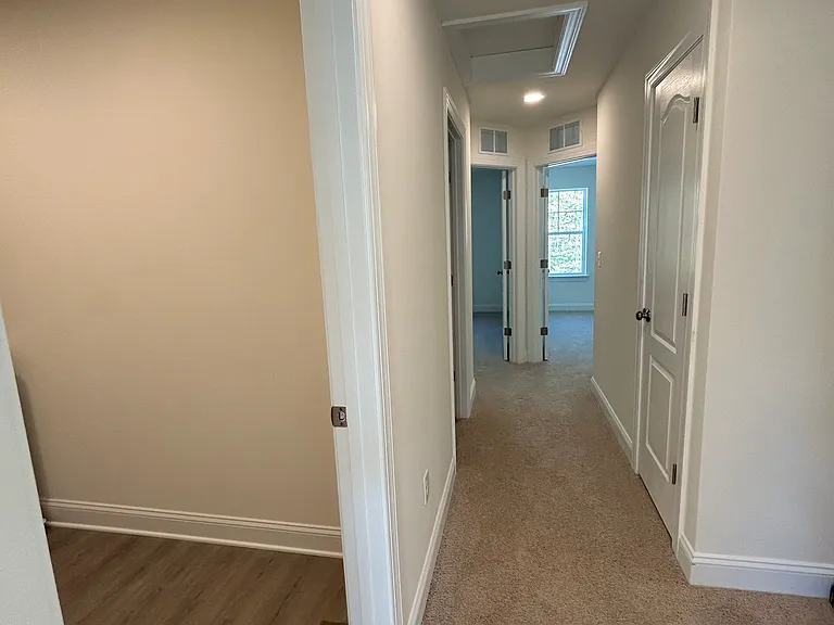 724 Sylvia St — Photo 23