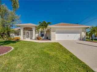 933 SW 40th Ter, Cape Coral, FL 33914