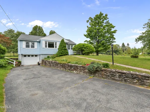 135 Church St, Lee, MA 01238