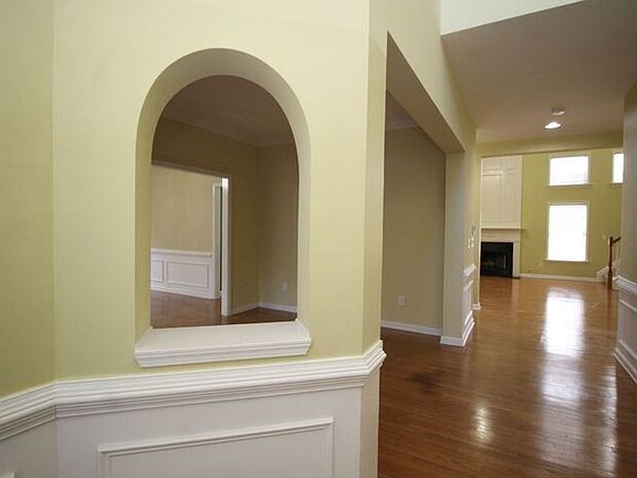 4th image of 598 Rebecca Ives Dr
