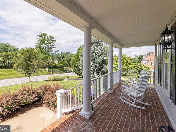 3rd image of 1020 Breckinridge Ln