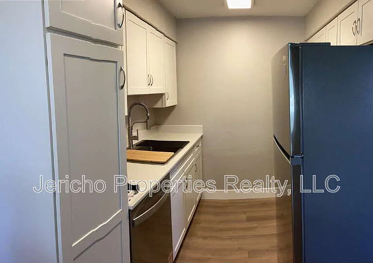 633 Oak St #5 — Photo 8