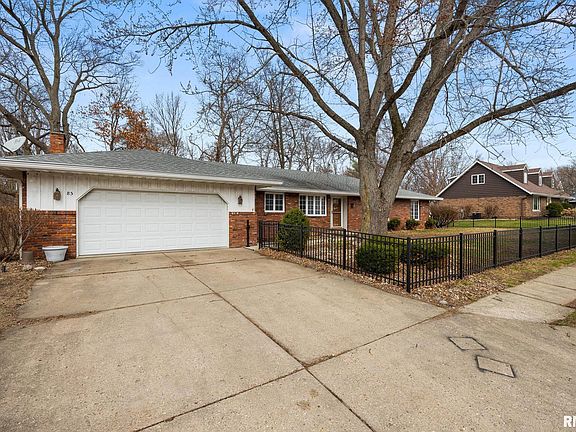 2nd image of 85 Hickory Ridge Ct