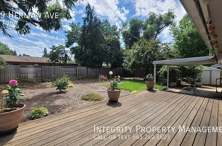 659 Herman Ave — Photo 19