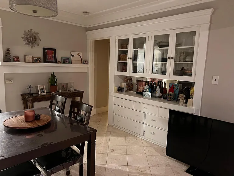 N Alboni Pl — Photo 10
