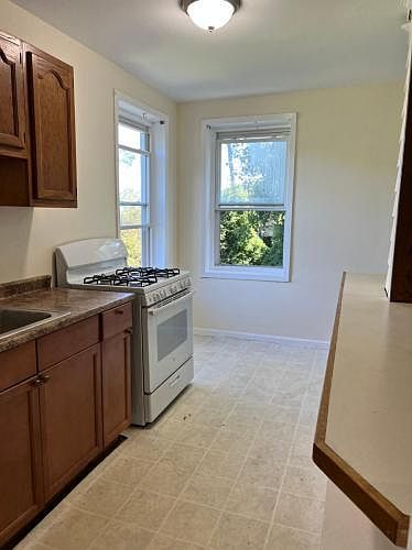 1st image of 462 Warburton Ave