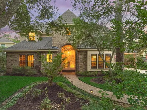 8 Featherfall Place, The Woodlands, TX 77381