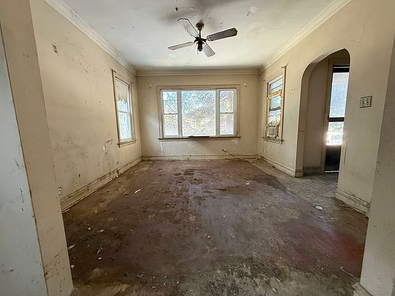 4th image of 10419 S Avenue F