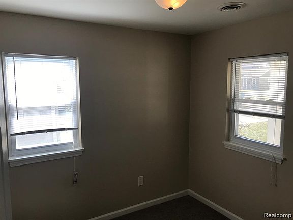5th image of 22446 Haynes Ave