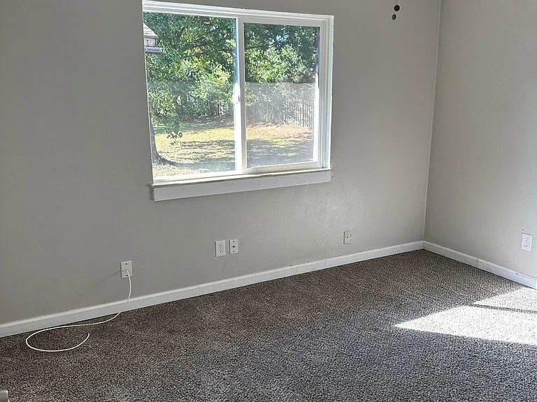 2624 Eastview Dr #6 — Photo 4