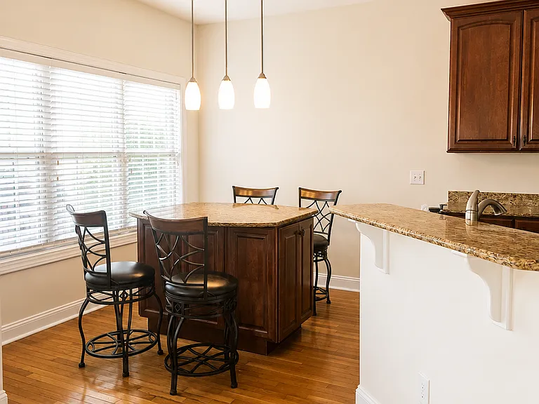6102 Northshore Dr — Photo 4