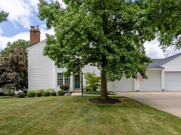 38 Oakwood Dr, Westfield Center, OH 44251