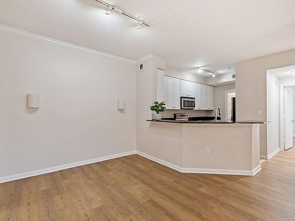 3rd image of 8539 Gate Pkwy W Unit 1723