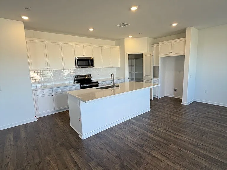 9567 E Silverstein Dr — Photo 6