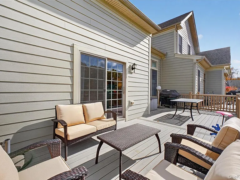 17 Deforest Dr — Photo 34