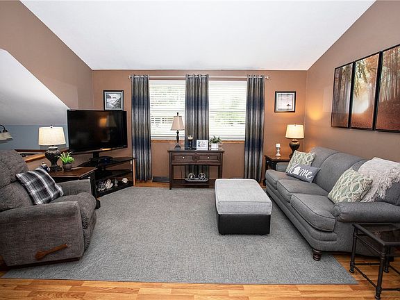 4th image of 1124 Garloch Dr