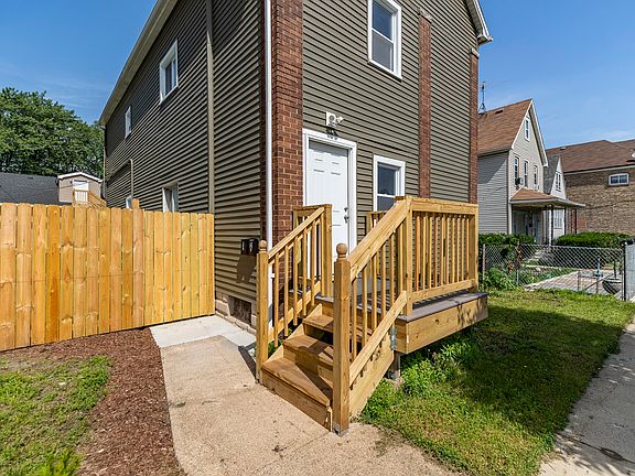 2nd image of 4832 Northcote Ave