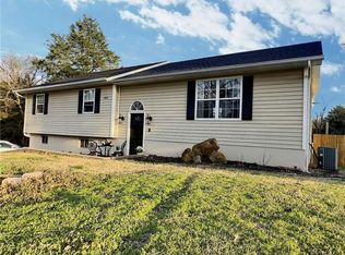 14932 E Redbird Rd, Nevada, MO 64772