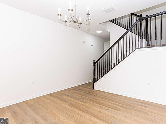 4th image of 2486 Laurel Cir NW