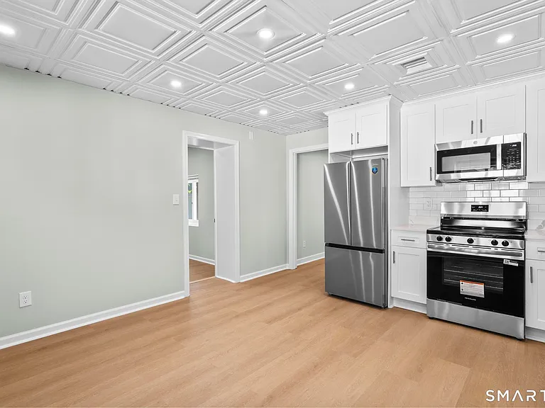 184 Maple St — Photo 8