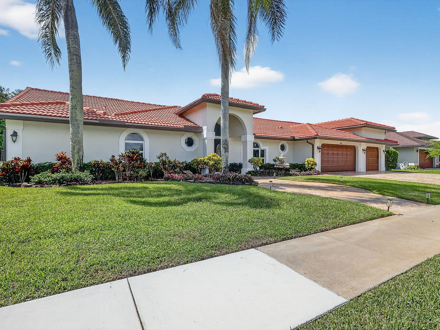 4 bed, 2.0 bath, 2799 sqft, $12,500 — Photo 3