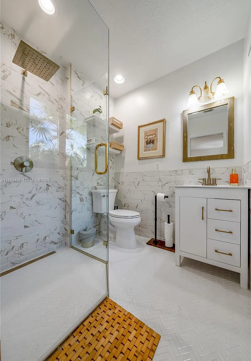 4 bed, 2708 sqft, $10,000 — Photo 3