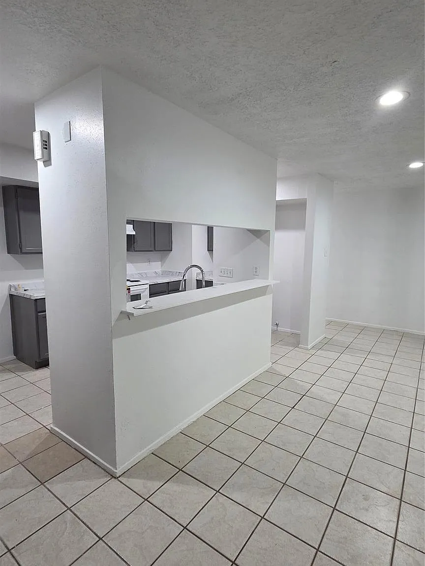 4 bed, 2.0 bath, 1394 sqft, $1,600 — Photo 4