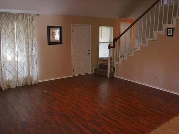 3rd image of 3419 Greenwood Dr