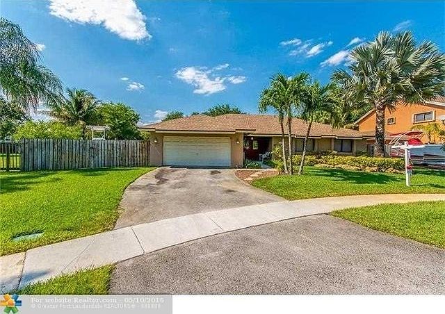 For Sale: 10021 SW 7th Ct, Pembroke Pines, FL 33025
