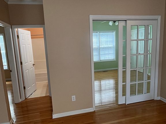 5th image of 106 Christine Ct