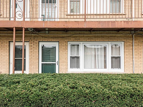 5th image of 35 King Arthur Ct APT 3