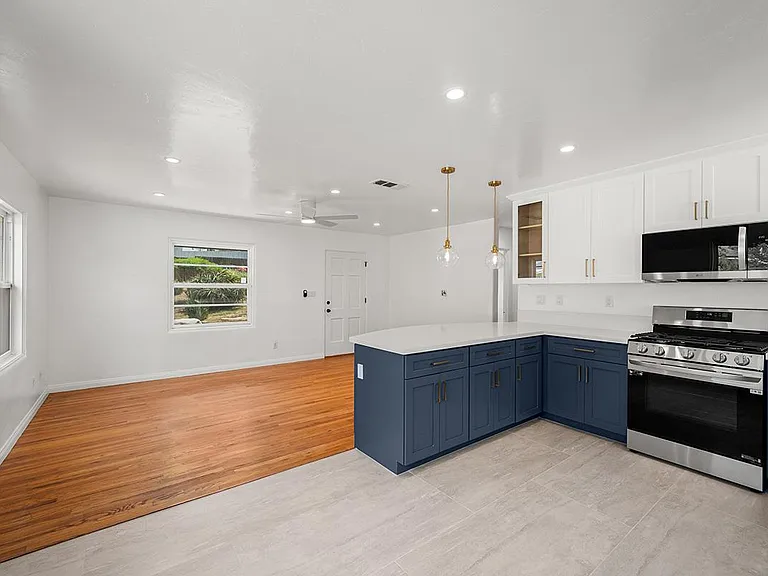 7170 Hybeth Dr — Photo 9