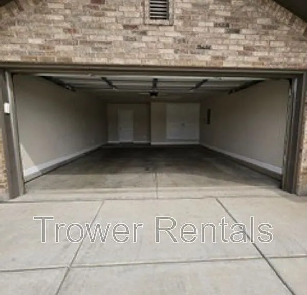 1021 E 90th Ct — Photo 37