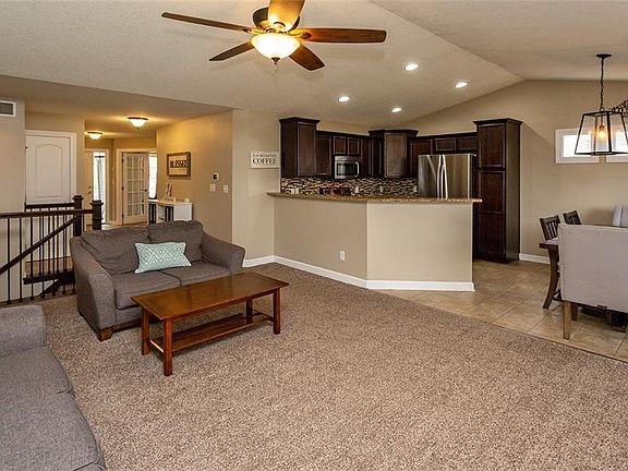 3rd image of 9635 Davis Dr