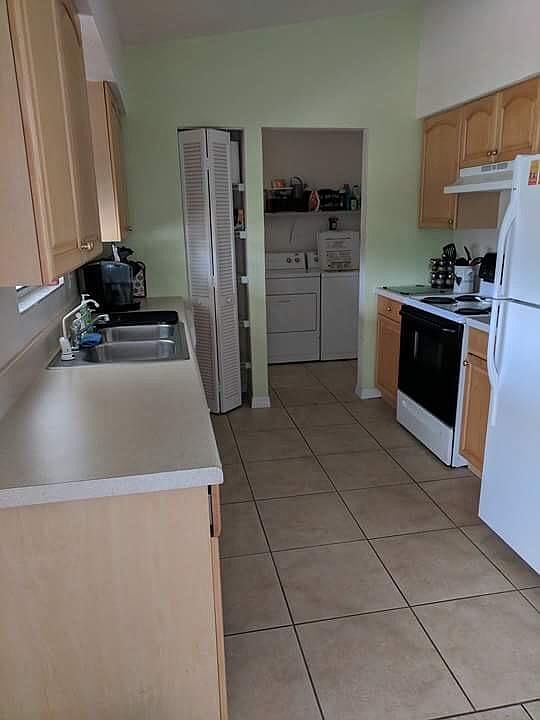 1st image of 611 Sturgeon Pl