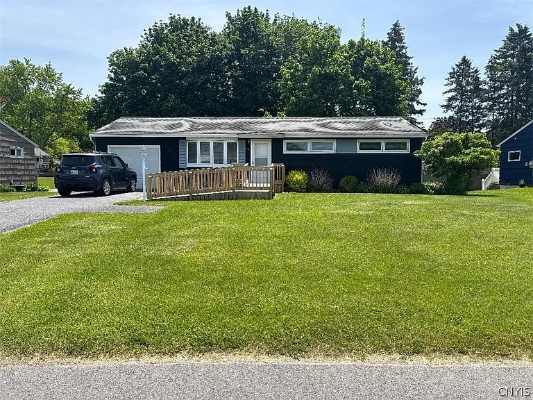 110 Brentwood Dr — Photo 1