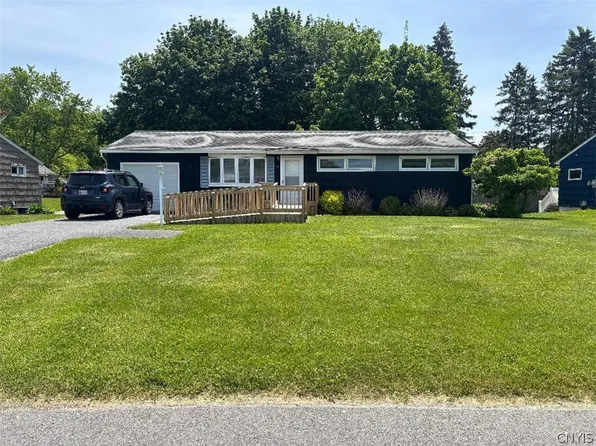 110 Brentwood Dr, Syracuse, NY 13219