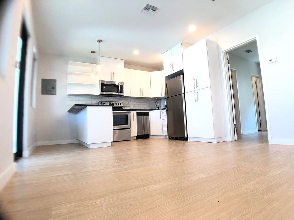 1st image of 1280 NE 105th St #3