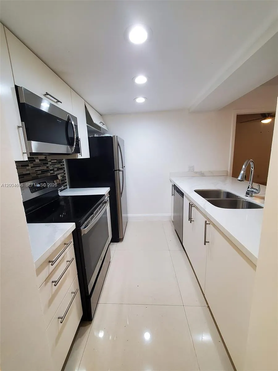 Building Photo - 8100 Geneva Ct #437