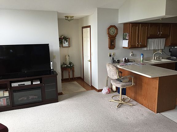 Family room/bar seating area