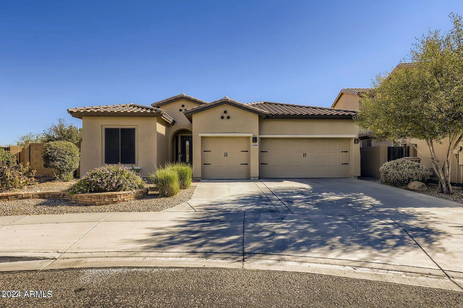 3 bed, 2.0 bath, 1942 sqft, $2,500 — Photo 1