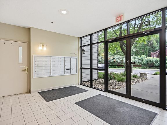 3rd image of 1210 W 57th St APT 305