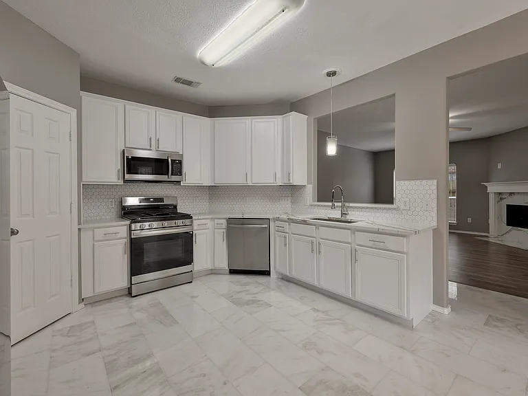 3361 Zubin Ln — Photo 2