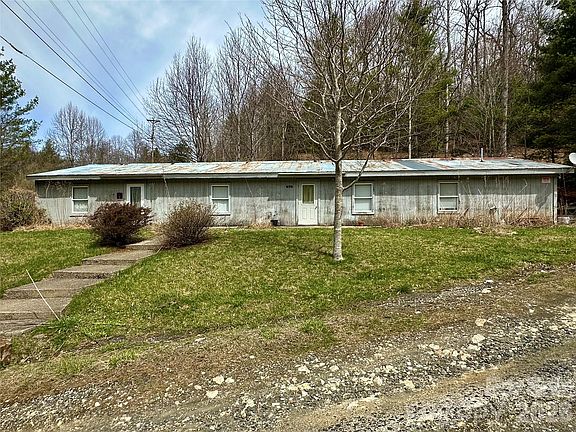 3rd image of 65 Blue Ridge Gem Mine Rd